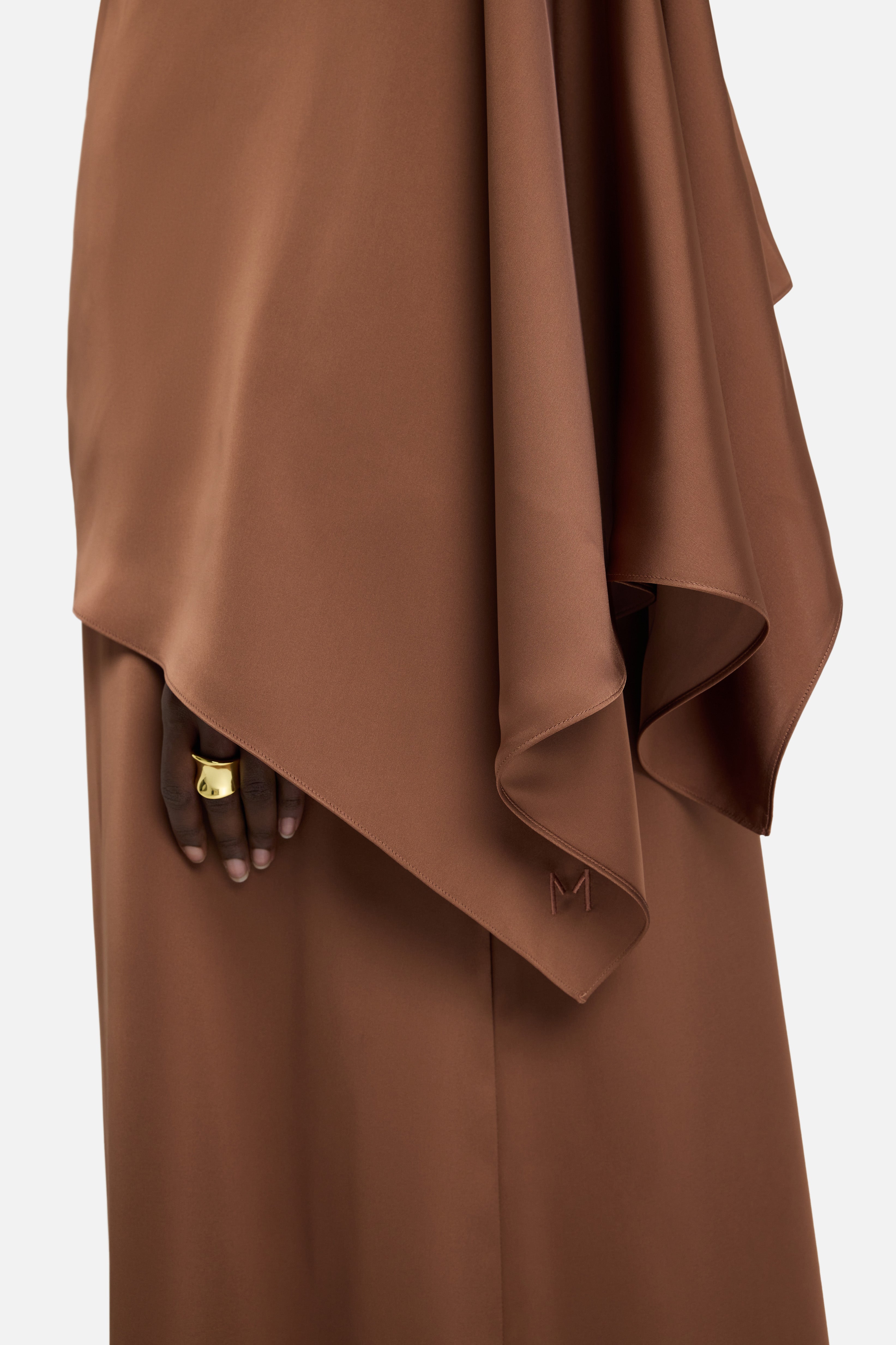 Detail shot bordeaux dress with MERRACHI logo