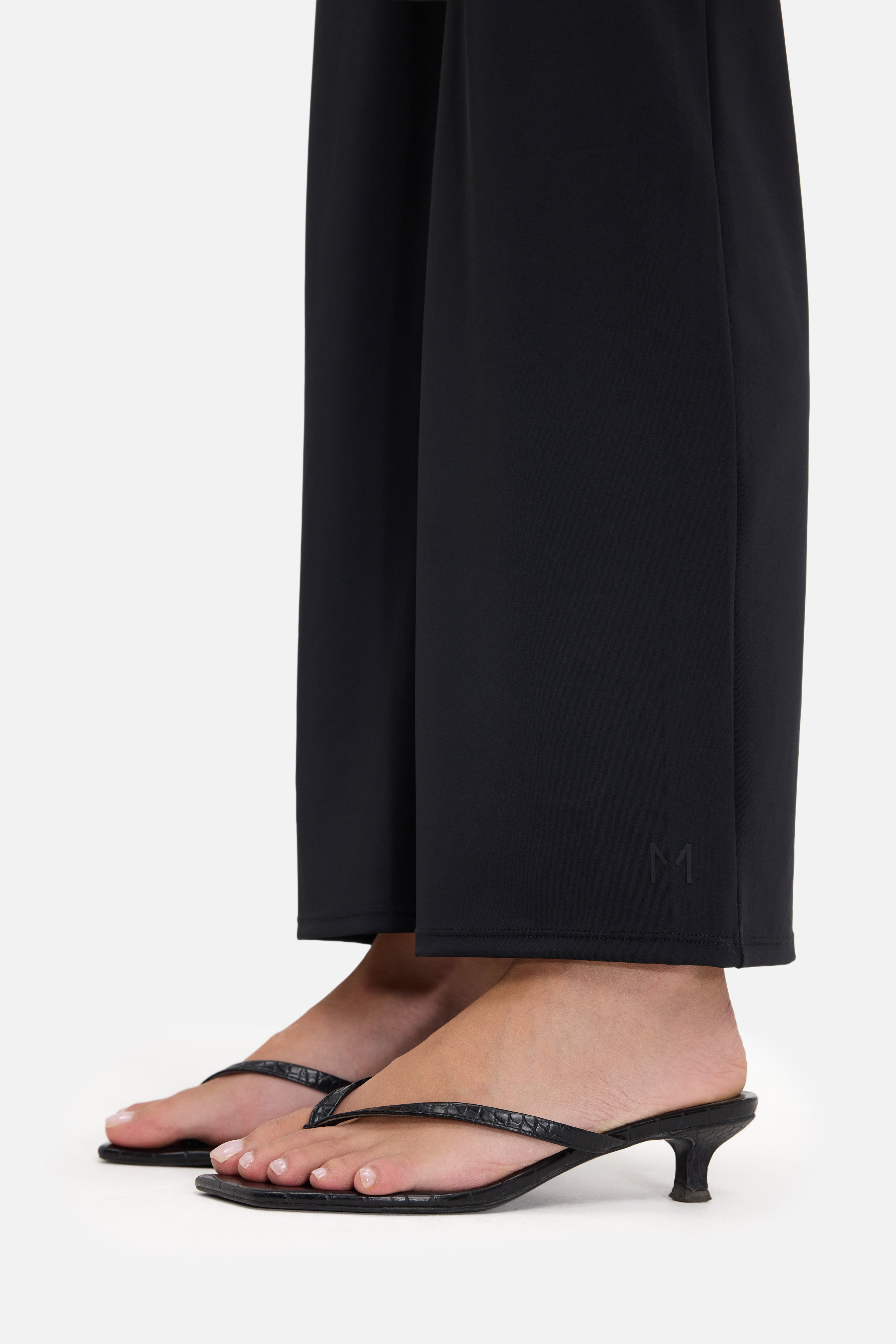 Essential Straight Swim Legging | Black