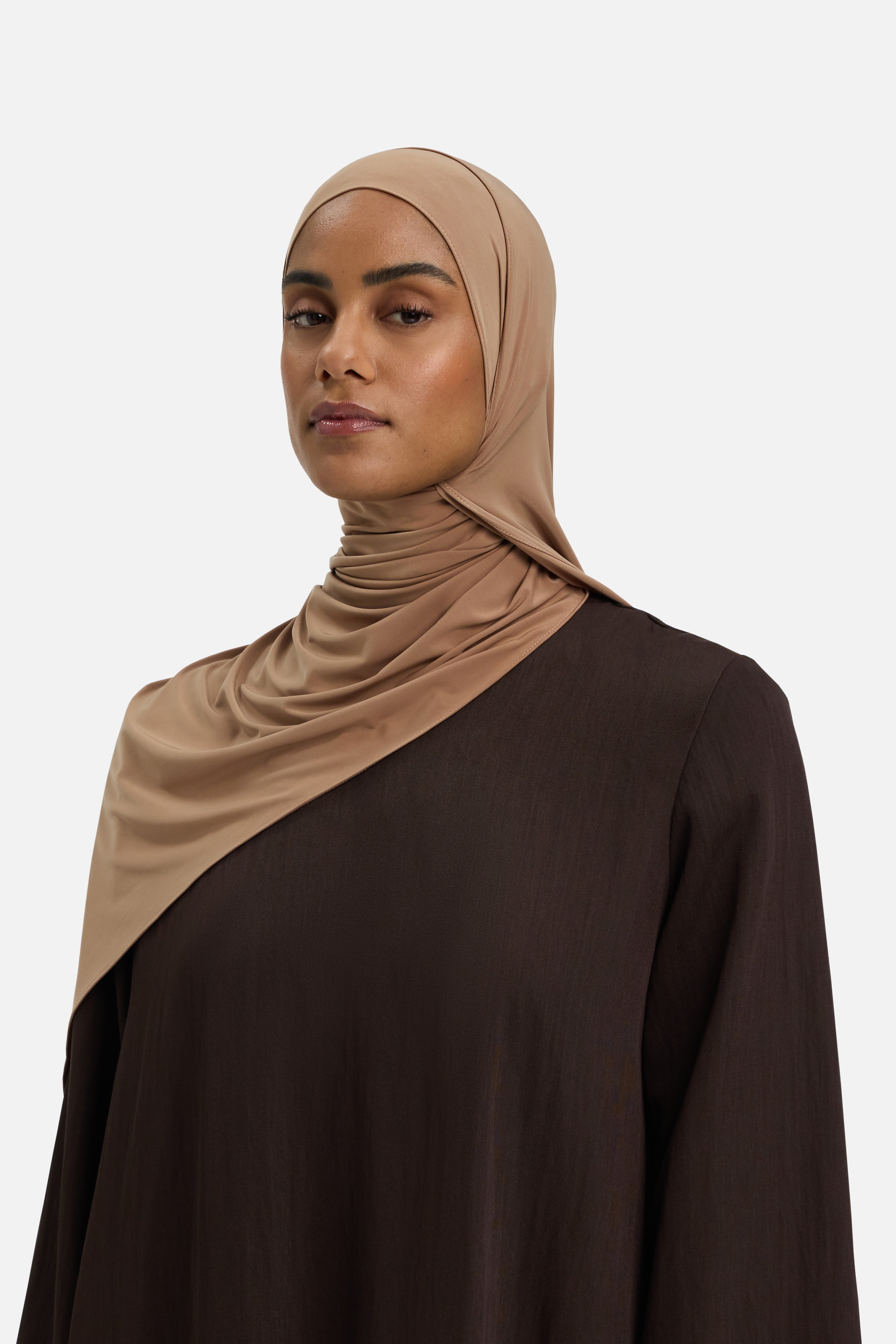 Model wearing brown MERRACHI headscarf, side view
