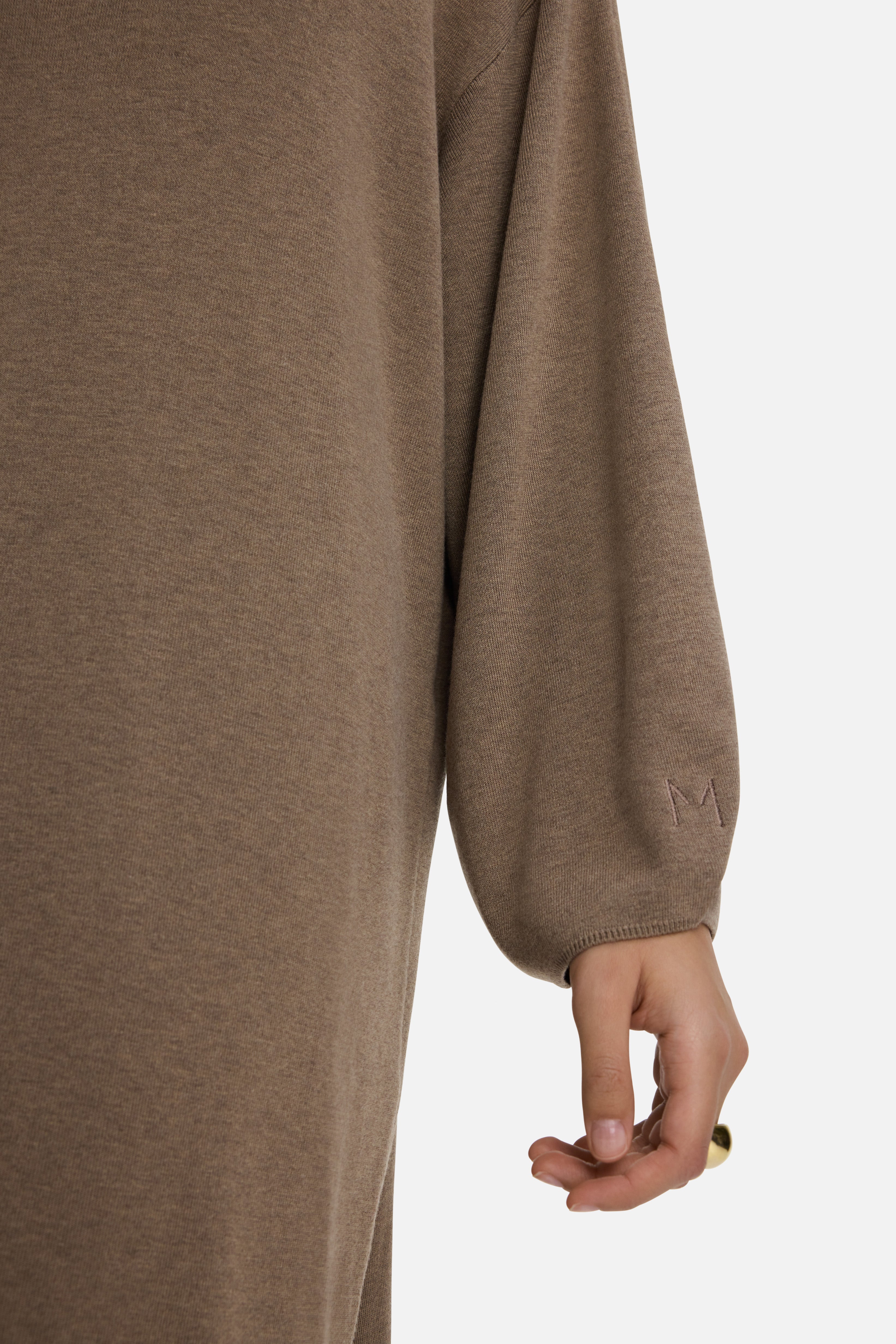 Sleeve detail with MERRACHI logo